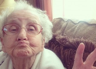 Betty Simpson – Avó luta contra cancro com 165 mil fãs no Instragram